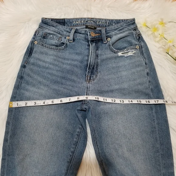 AMERICAN EAGLE Mom Jeans Comfort Stretch Waistband Light Blue Wash Size 00R. - Picture 9 of 17